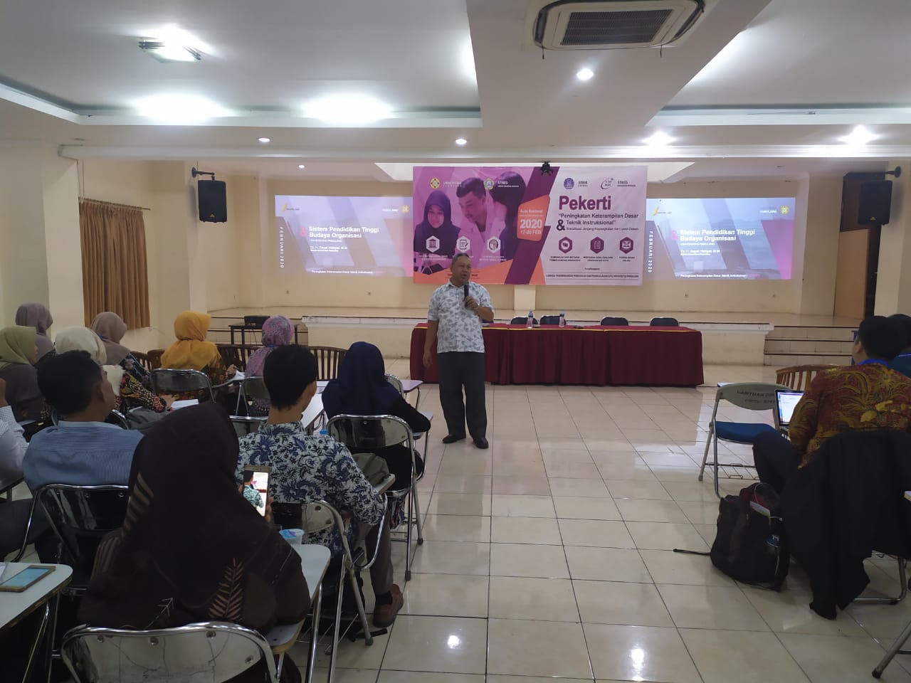Rektor Universitas Pamulang, Bapak Dr. H. Dayat Hidayat, M.M.